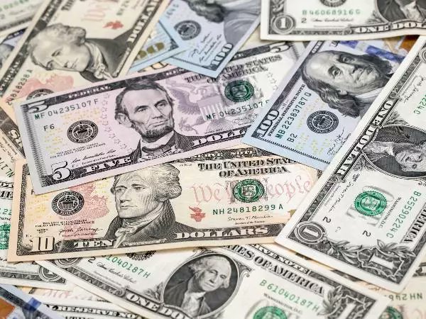 BullTheoryio's tweet photo. 🇺🇸 JPMorgan CEO Jamie Dimon warns the US DOLLAR could LOSE its global reserve currency status within 25 years. https://t.co/TfQIpezKNt