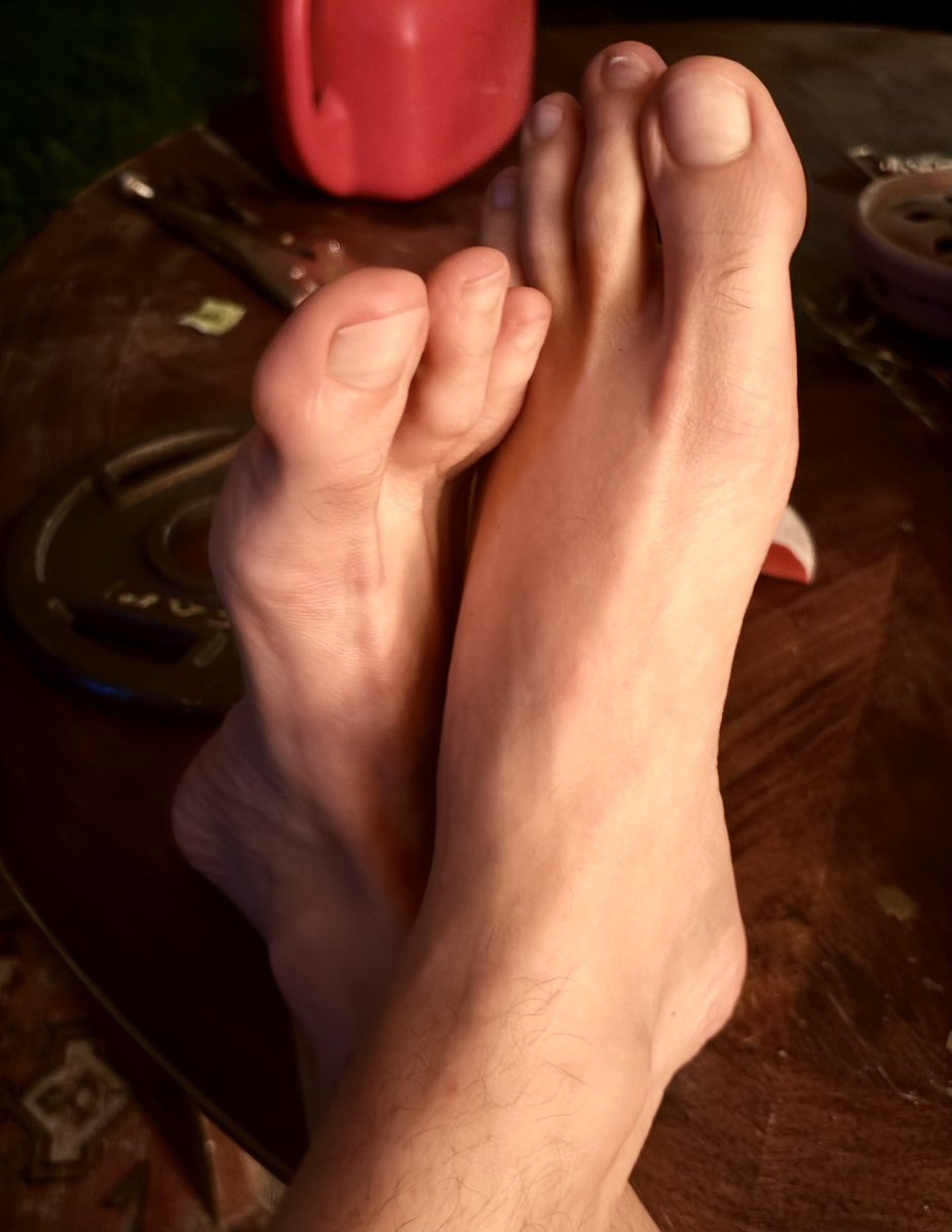 texastoesss's tweet photo. Look at these two cozying up tn ✨😚🦶🏼🌛
#toes #foot #footfetısh #FootballTwitter #feet #feetfetısh #feetworshi̇p #feetgay #feetmale https://t.co/B7Aw0INZeJ