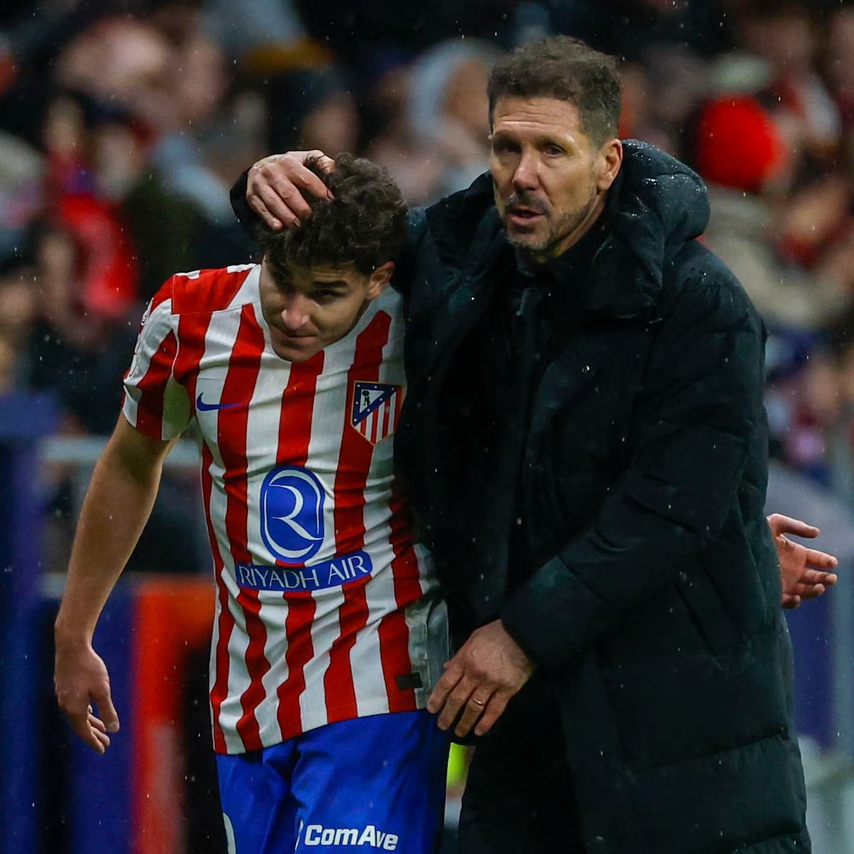 BarcaUniversal's tweet photo. 🚨 Julián Álvarez returns to Atlético Madrid training today, and will now personally push for his move to Barcelona.

He's expected to behave normally and will not rebel, but plans to meet Diego Simeone and later Atlético’s directors to reiterate that he wants to leave and only wants Barça.

Barcelona hope this new private request will finally convince Atlético to open negotiations.

— @sport