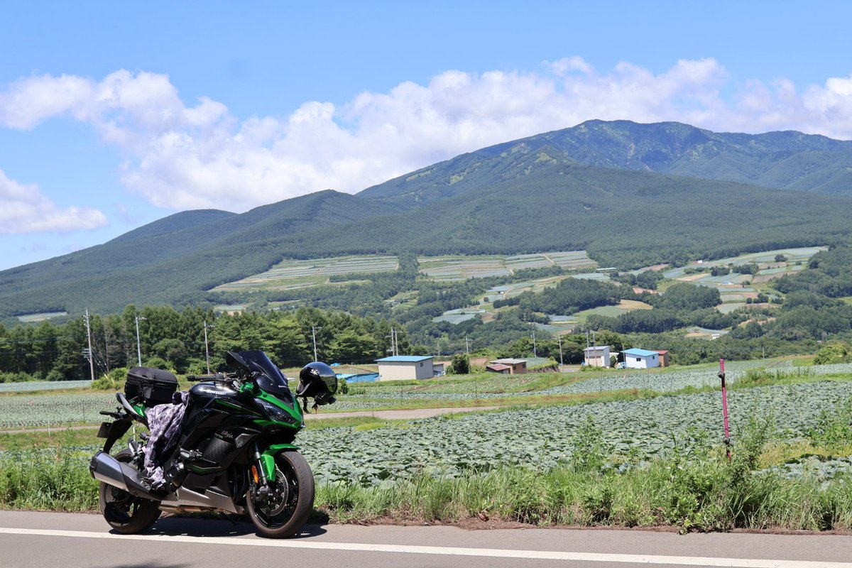shinyoMK34's tweet photo. この時期はどうしてもこっち方面に引き寄せられるなあ

#Ninja1000sx
#群馬県
#嬬恋村
#嬬恋キャベツ
#牛乳屋
#ライダーの義務 https://t.co/vYxsbWkzij