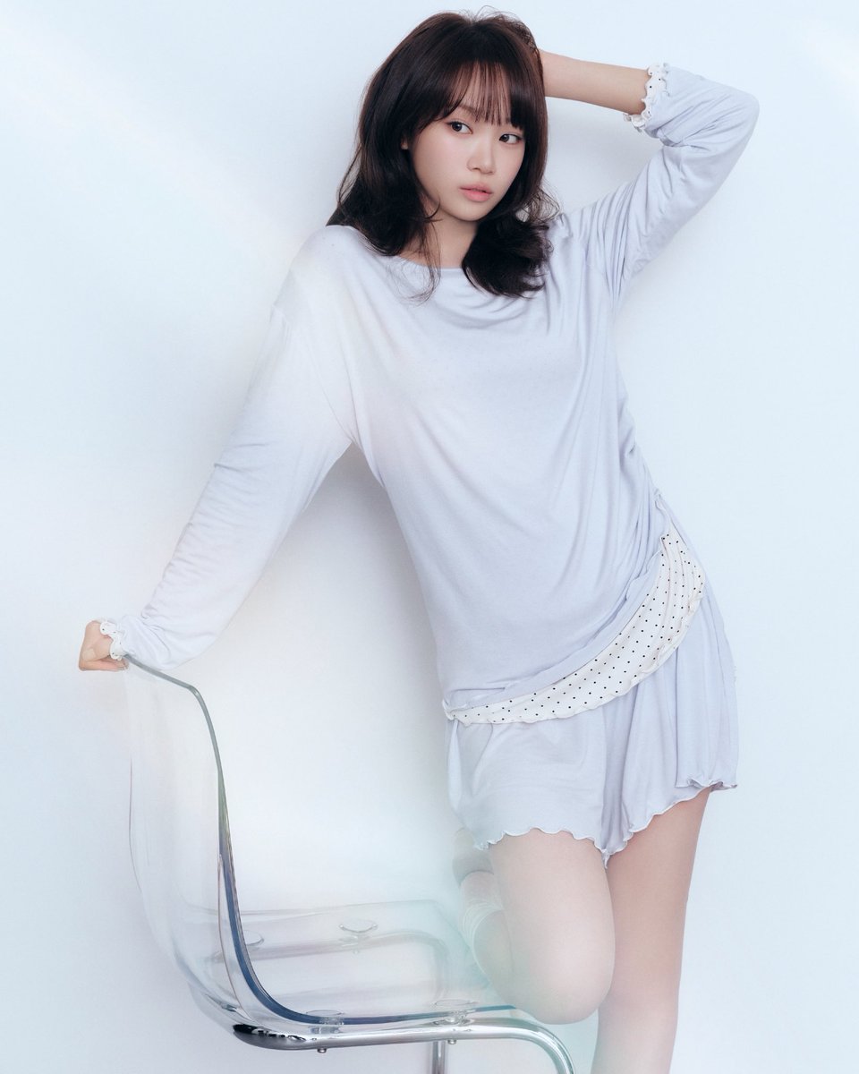 _gelatopique's tweet photo. 8.10 mon 発売スタート

- GELATO PIQUE WELLNESS WEAR 
 with KIM CHAEWON of LE SSERAFIM -

▶ https://t.co/oBLZwAfn9f

おうちでのリラクシングタイムも、ストレッチ中も、寝ているときも。
いつだって心地よくいられる、ジェラート ピケのウェルネスウェア

おうちで過ごすのにちょうどよくて、ピラティスにも着ていかれて、
夜はベッドの上でストレッチしてそのまま眠れちゃう。
そんなゆるすぎず、ストイックすぎない、シームレスに使える一着があったなら？

そんな願いから生まれた、ジェラート ピケのウェルネスウェア。

こだわったのは、カラダの動かしやすさと
ほどよくボディラインを隠してくれるシルエット。
バレエコアを意識した大人可愛いデザイン。
ルームウェアにも、軽い運動にも、パジャマとしても使えて、
どんな瞬間も心地よくいられるはず。

心までふっとほどける、リラクシングタイムをあなたに――。

#gelatopique
#ジェラートピケ
#roomwear
#ルームウェア
#LE_SSERAFIM
@le_sserafim_jp