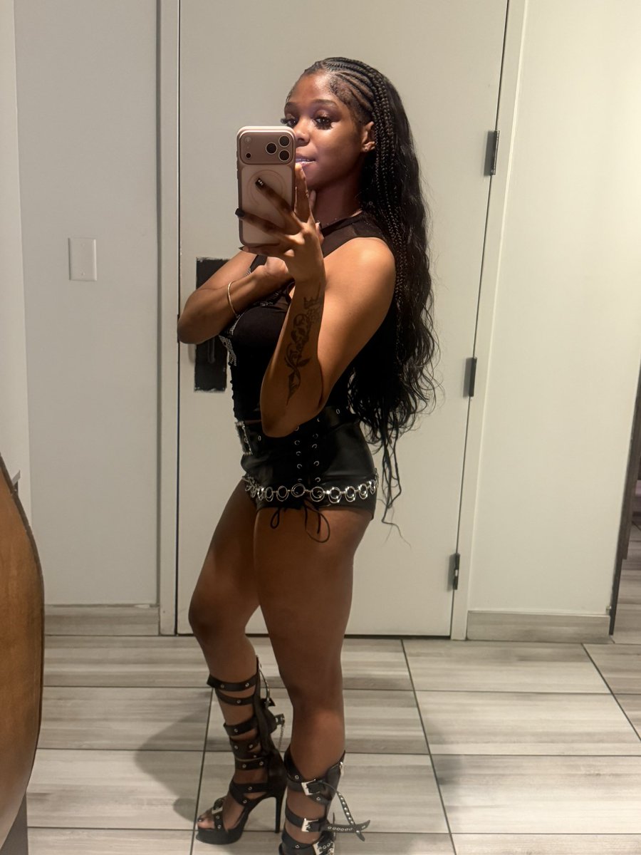 DollFaceRaee_'s tweet photo. 08/07🖤🕷️🎂#23 https://t.co/JIBFM4m9CX