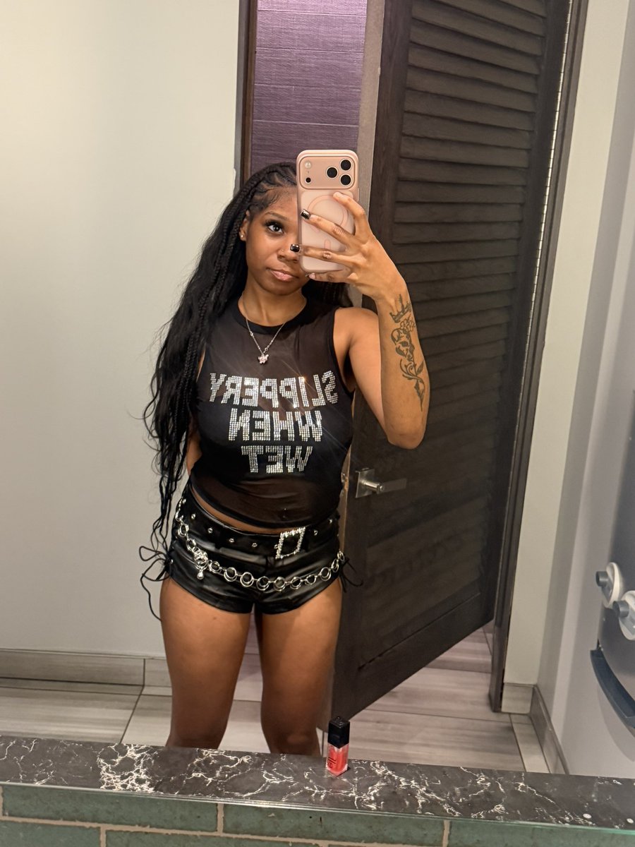 DollFaceRaee_'s tweet photo. 08/07🖤🕷️🎂#23 https://t.co/JIBFM4m9CX
