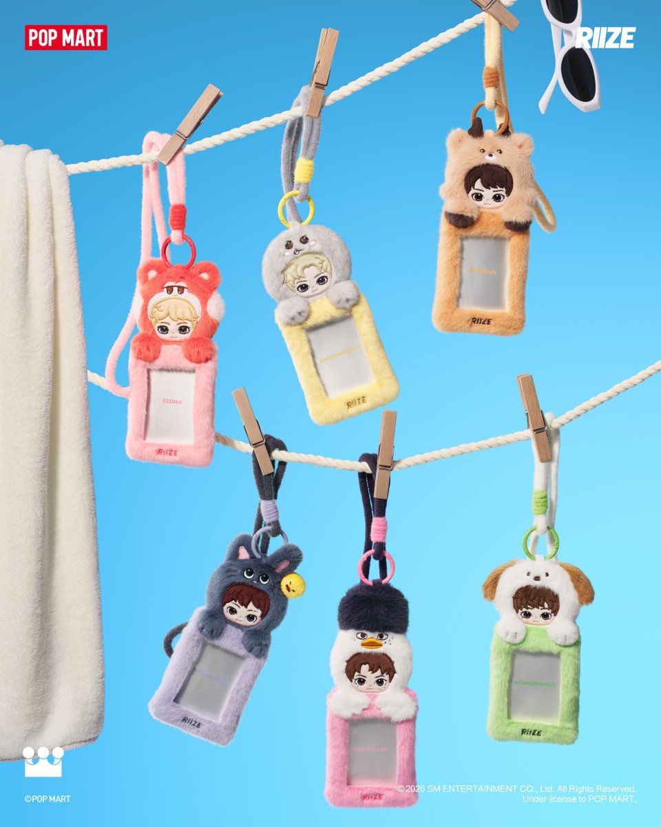 POPMARTTH's tweet photo. อบอุ่นหัวใจไปกับ RIIZE 💓
เหล่า Fluffy Friends พร้อมเข้ามาเติมความนุ่มฟูและความเซอไพรส์ ให้ทุกวัน!

𝐑𝐈𝐈𝐙𝐄 𝐅𝐥𝐮𝐟𝐟𝐲 𝐂𝐥𝐮𝐛 𝐒𝐞𝐫𝐢𝐞𝐬 𝐕𝐢𝐧𝐲𝐥 𝐏𝐥𝐮𝐬𝐡 𝐃𝐨𝐥𝐥 𝐏𝐞𝐧𝐝𝐚𝐧𝐭
𝐑𝐈𝐈𝐙𝐄 𝐅𝐥𝐮𝐟𝐟𝐲 𝐂𝐥𝐮𝐛 𝐒𝐞𝐫𝐢𝐞𝐬 𝐌𝐢𝐧𝐢 𝐏𝐨𝐮𝐜𝐡 𝐊𝐞𝐲𝐜𝐡𝐚𝐢𝐧
𝐑𝐈𝐈𝐙𝐄 𝐅𝐥𝐮𝐟𝐟𝐲 𝐂𝐥𝐮𝐛 𝐒𝐞𝐫𝐢𝐞𝐬 𝐂𝐚𝐫𝐝 𝐇𝐨𝐥𝐝𝐞𝐫

#RIIZE #POPMARTxRIIZE #fluffyclub #plush #POPMARTTH