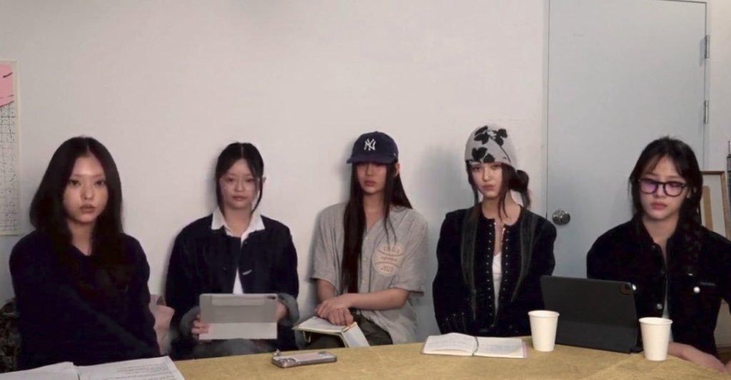 nononerang__'s tweet photo. @formhdhh @newera8njz Worry about debtnielle and pedojeans. Lmao https://t.co/mHA0YiVCC8
