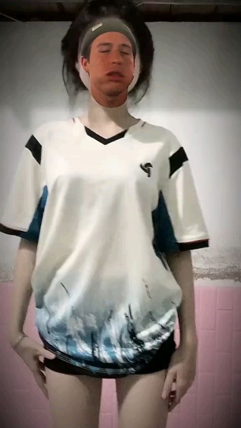 wichodelflow's tweet photo. Turning a sports jersey into a runway moment bold wig, headband, and confidence on max
GWvZ https://t.co/7slYMwZDVo