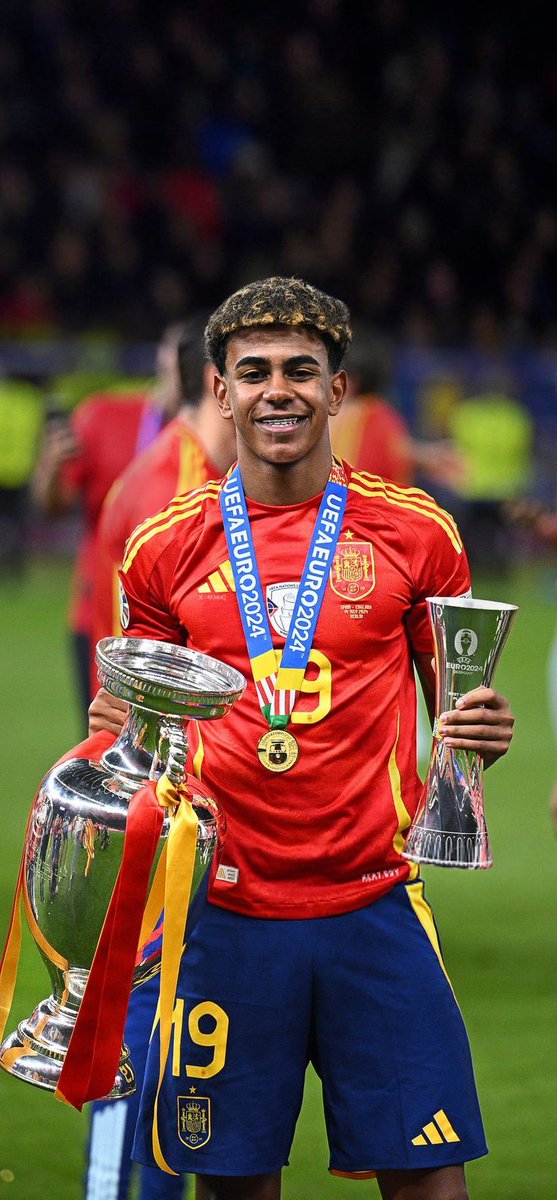 FAMOSOSNUD's tweet photo. 🚨‼️ ULTIMO MOMENTO 🚨‼️ 

AL JUGADOR DE FUTBOL ESTRELLA MUNDIAL "LAMINE YAMAL" , LE HAN FILTRADO SUS VIDEOS. 😳🏳️‍🌈 VIDEOS MASTURBANDOSE HASTA ACABAR💦🔞 

QUERES VERLO COMPLETO? YA DEJÉ TODO SUBIDO AL ENLACE DEL PRIMER COMENTARIO 👇🏽🔥 (Apresurate porque pueden eliminármelo) 🚨‼️👇🏽🔞