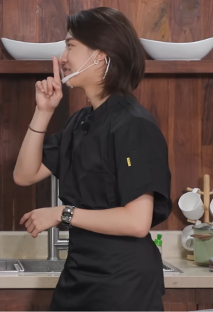 baramisswag's tweet photo. how is this not lesbian... https://t.co/aANpbJSCm1