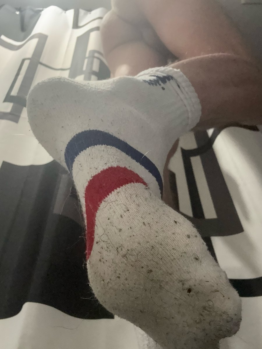 Size_Rae's tweet photo. Oops. Didn’t see you down there 😈
#giantsocks #macro #giant #twink https://t.co/V5nuFEw7hT