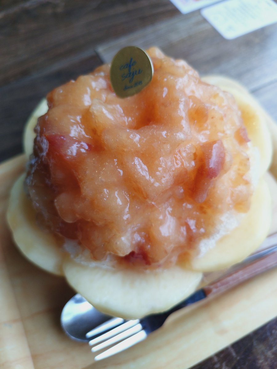 na_cherry_mi's tweet photo. 茶寿さんでかき氷☺
ミニサイズなら２個食べれると気付いてしまった笑
〇ロイヤルミルクティー
めっっっちゃ美味しい
おかわりしたいくらい美味しい
紅茶シロップが美味しすぎる
〇もも
桃を満喫できて嬉しい
めちゃくちゃ美味しい
前回も食べたのに今だけだからと食べてしまう https://t.co/DoPyaKWqQX