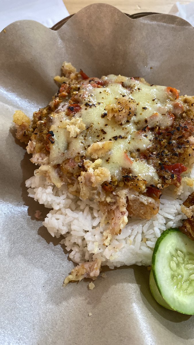 horiroru's tweet photo. second time try this ayam geybok bang jarwo aku rasa geprek lain kalah enak sama ini🥵 https://t.co/m3T87ngIcC