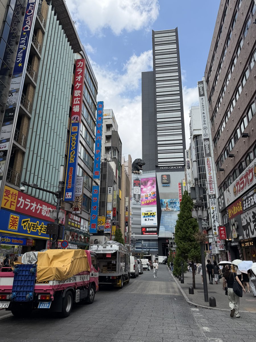 POPEYE_ch's tweet photo. 珍しい街に。

現金の回収というw https://t.co/a65TmY34s5