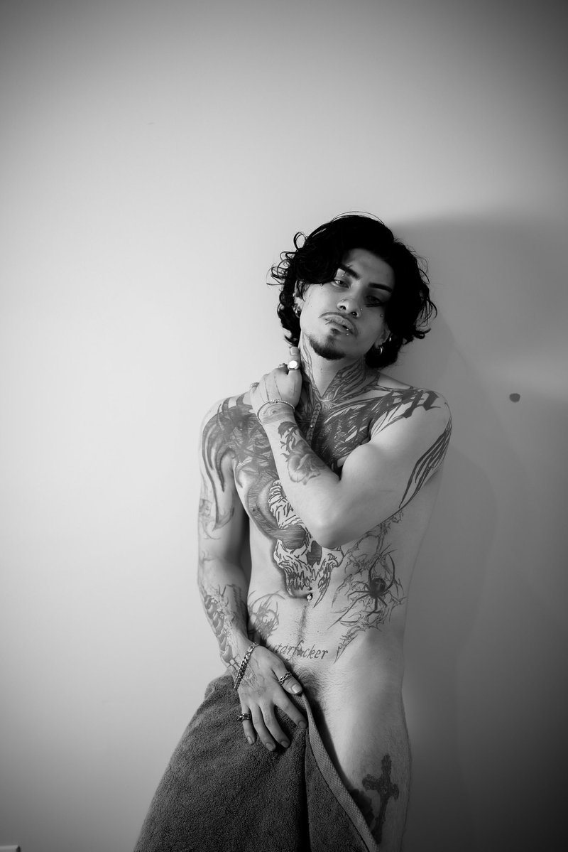 isaiasluvsguts's tweet photo. stare all you want https://t.co/eYtE8LvZAD