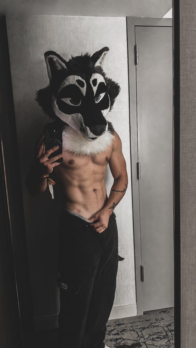 ScrapsRaccAD's tweet photo. Who still up?👀
#furrynsfw #yiff #nsfwtwt #furryAD https://t.co/kKT2NVd5tq