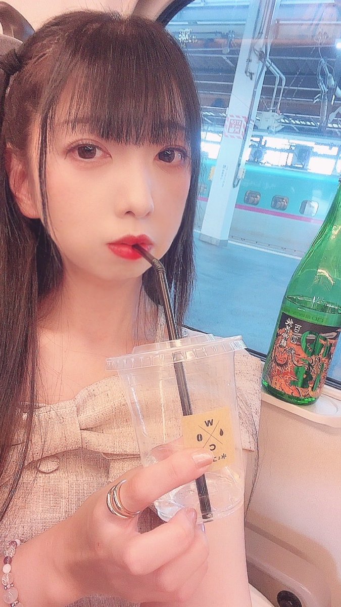 erucosplay's tweet photo. ←ストローで酒吸ってる限界オタク
→伊黒さん、私可愛くなれたかしら♡？
#自我からコスプレイヤー https://t.co/VAw8qG1jQu