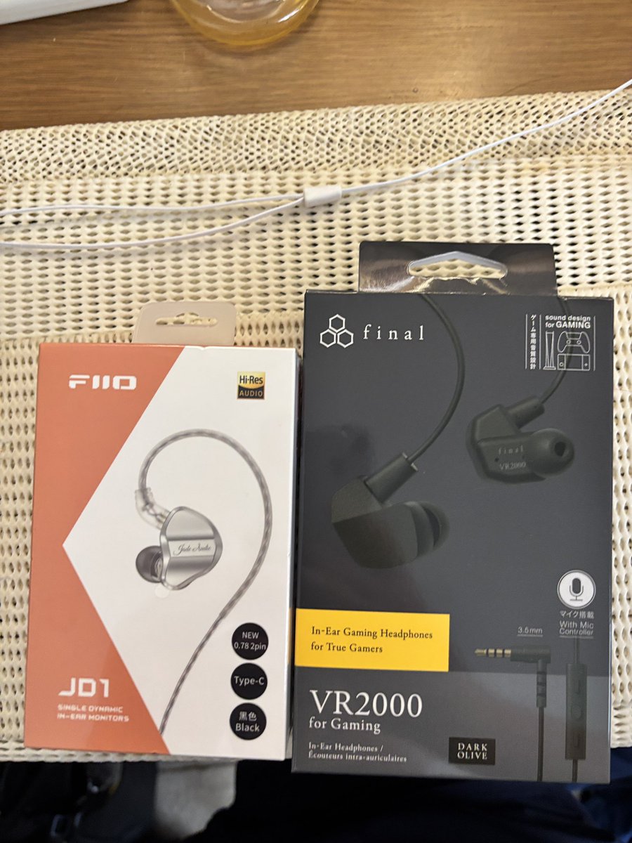 mkeminn's tweet photo. スマホ音ゲーとAC音ゲー用に 1個ずつ買った https://t.co/BYEyHyepLn