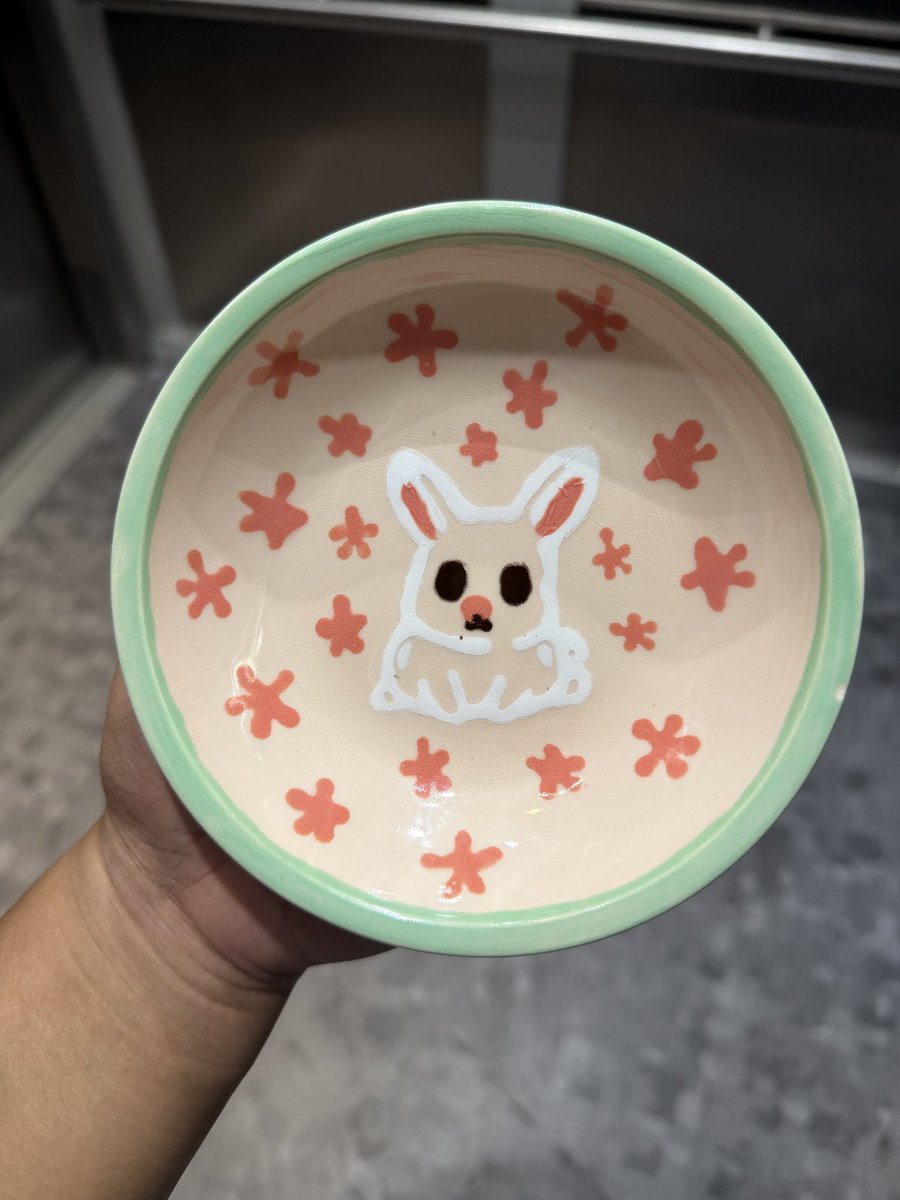 lovingnikii's tweet photo. beubeufied my first ceramic piece https://t.co/HC489rCyPu