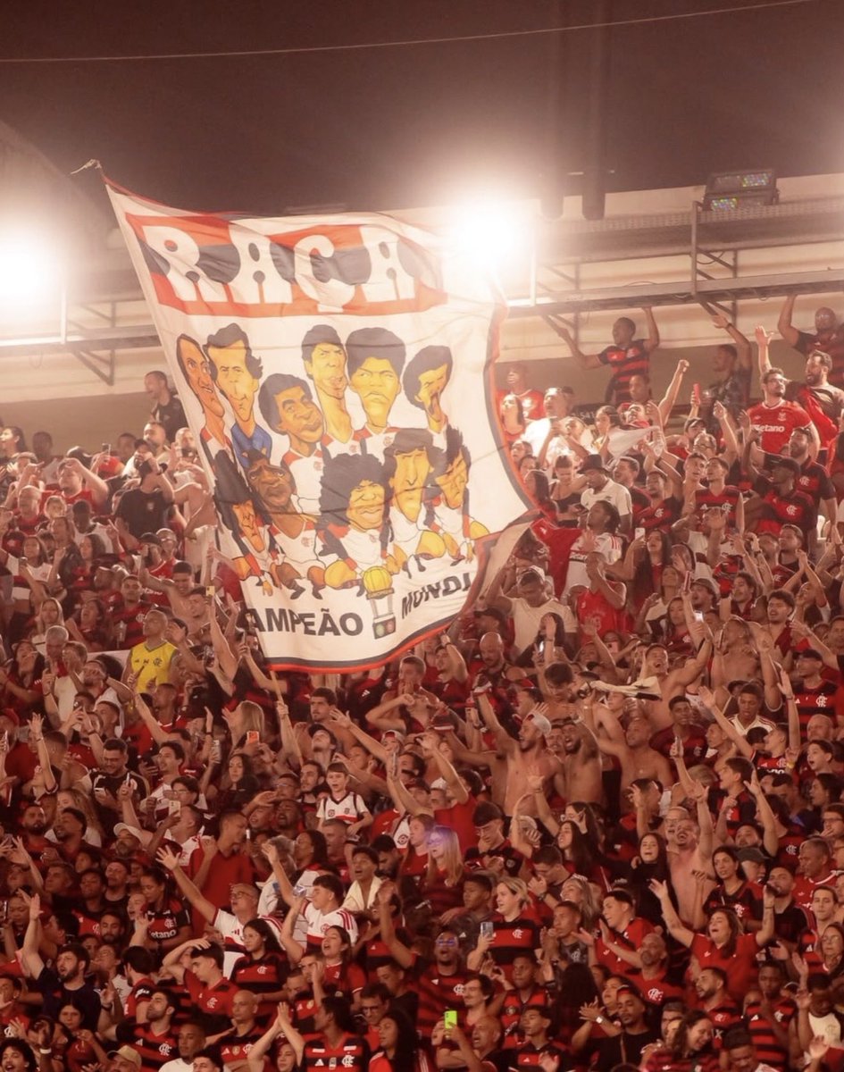 oficial_rrn's tweet photo. Tua glória é lutar! 

📸 @Flamengo https://t.co/ZfGbakpBpk