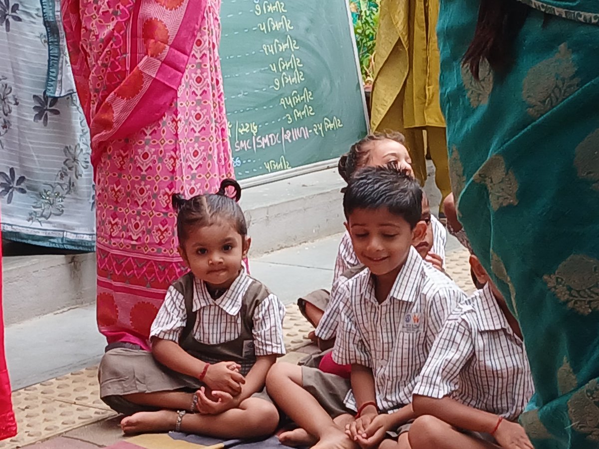 _PreetPtl's tweet photo. Our Societal Internship with Baroda Youth Federation was a journey of learning and giving back.

From book distribution in a gov. school to e-waste management, cloth collection &amp; tree plantation,we learned that teamwork can create meaningful change. 

#SocialImpact #Teamwork https://t.co/9zK4AMUgJM