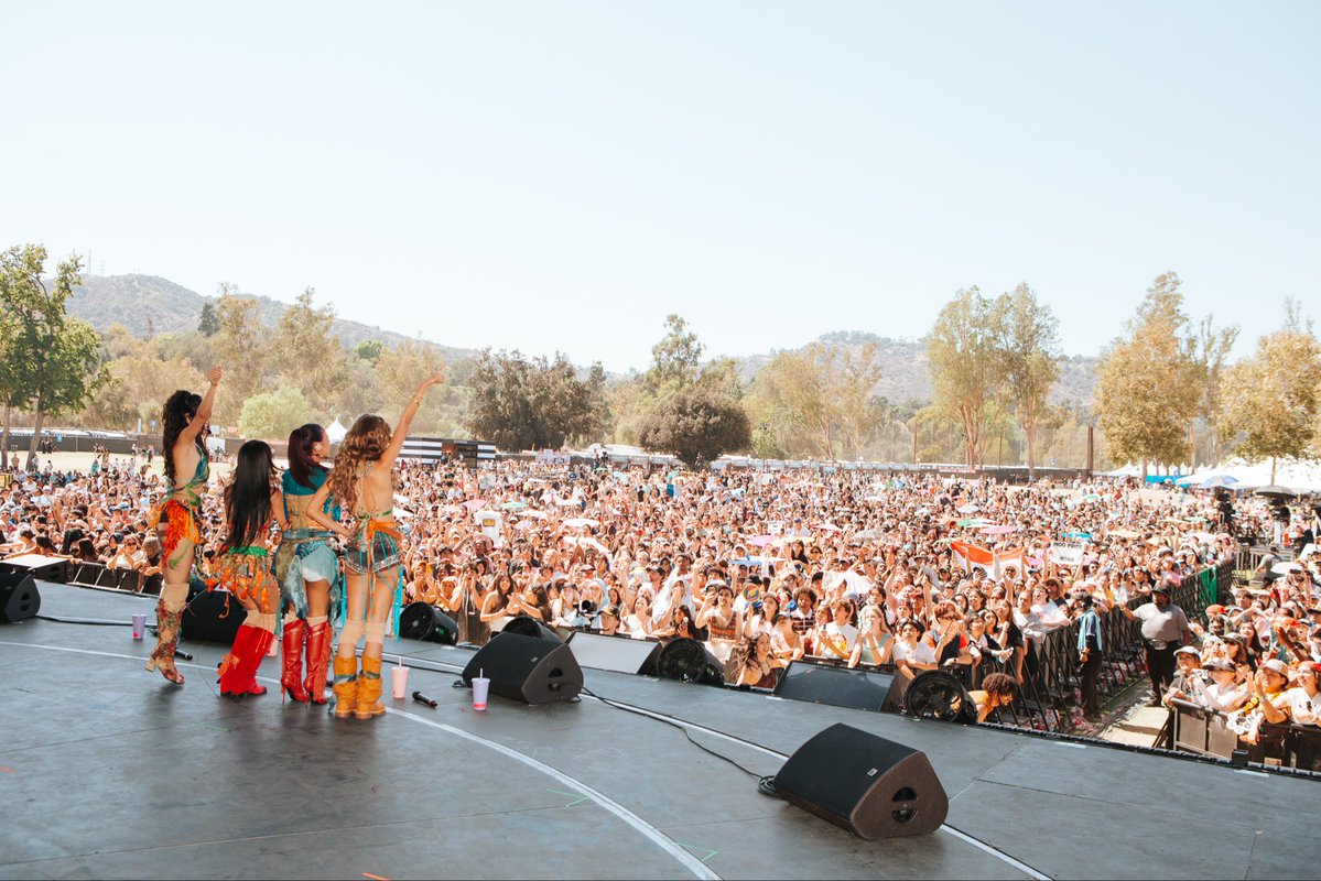 nonawav's tweet photo. our heads in the cloudss at our second hitc la 🥹🫶 ty everyone that sang and danced with us u were LOUDDD ☁️ https://t.co/6U7gt3uXSv
