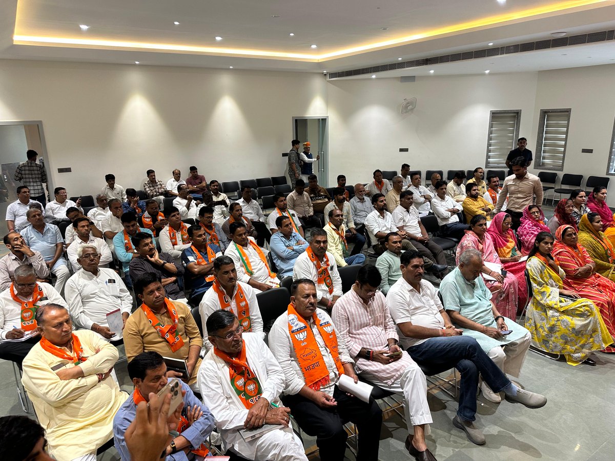 ppchaudharybjp's tweet photo. संगठन का संकल्प, कार्यकर्ताओं का परिश्रम और जन-जन का विश्वास; यही हमारी विजय की शक्ति है!

आगामी नगर निकाय एवं पंचायती राज चुनावों को लेकर भाजपा जोधपुर शहर/देहात की संगठनात्मक बैठक में सहभागिता कर चुनावी तैयारियों, संगठन की मजबूती और आगामी कार्ययोजना पर विस्तृत मंथन किया।

सम्मानित पदाधिकारियों, समर्पित कार्यकर्ताओं एवं जनप्रतिनिधियों की ऊर्जा और उत्साह ने बैठक को नई दिशा और नई गति प्रदान की।
@BJP4India @BJP4Rajasthan
