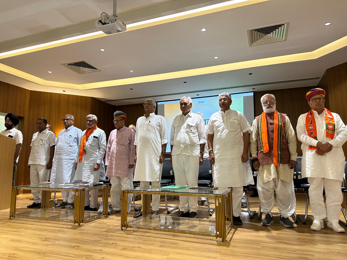 ppchaudharybjp's tweet photo. संगठन का संकल्प, कार्यकर्ताओं का परिश्रम और जन-जन का विश्वास; यही हमारी विजय की शक्ति है!

आगामी नगर निकाय एवं पंचायती राज चुनावों को लेकर भाजपा जोधपुर शहर/देहात की संगठनात्मक बैठक में सहभागिता कर चुनावी तैयारियों, संगठन की मजबूती और आगामी कार्ययोजना पर विस्तृत मंथन किया।

सम्मानित पदाधिकारियों, समर्पित कार्यकर्ताओं एवं जनप्रतिनिधियों की ऊर्जा और उत्साह ने बैठक को नई दिशा और नई गति प्रदान की।
@BJP4India @BJP4Rajasthan