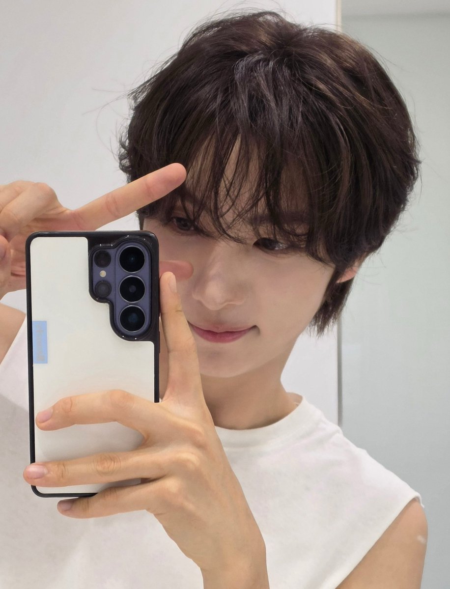 TWSLATION_'s tweet photo. [260810] #YOUNGJAE WV POST

🐶: TWS:Club comes out tomorrow already! 
With that, fighting on Monday, 42s!💪💪💪

#영재 #TWS #투어스 @TWS_PLEDIS https://t.co/0K1jKSNelP