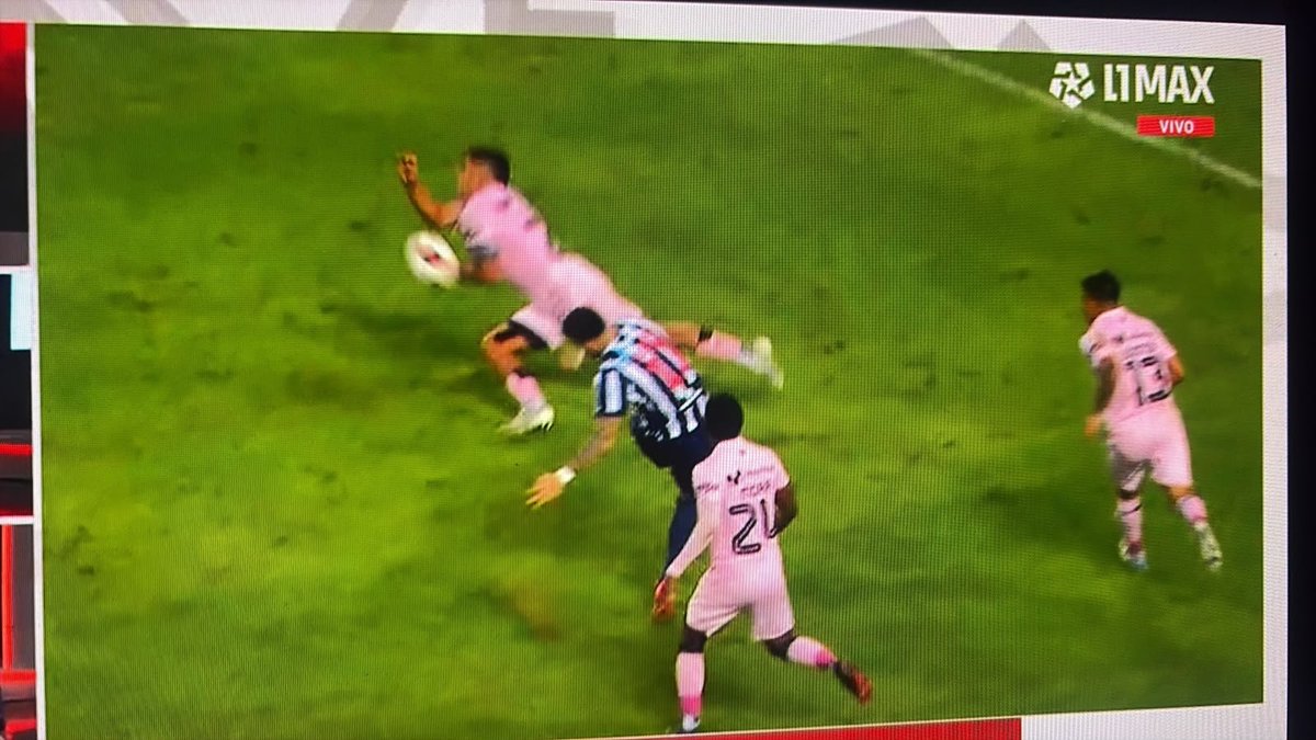 Sargheto's tweet photo. Este robo al último minuto paso totalmente desaparecibido. Eran 3 puntos para alianza. https://t.co/X5MWwpXXZ4