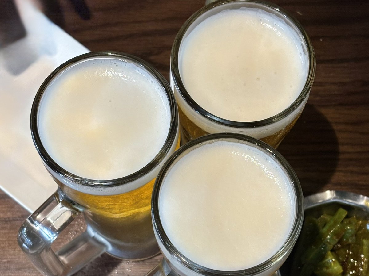 ss6vane's tweet photo. 남의 벌떼🎂🍻 https://t.co/0Oogy932MZ