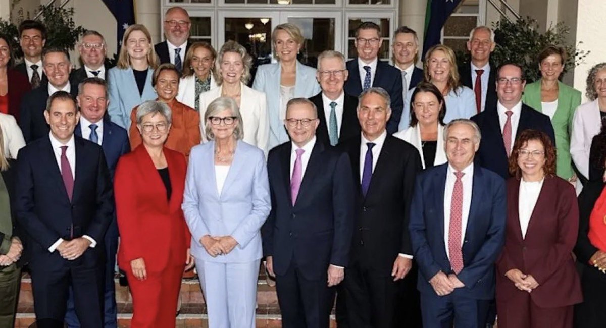 Lisa9Sophia's tweet photo. DUMB AND DUMBER

While Labor claim @OneNationAus aren’t ready to lead, let me remind everyone we are being led by the *least* experienced Cabinet EVER

Most members of the Labor Cabinet have NO substantial experience working in a private business. Their pre politics careers were typically in unions, or in political staffer roles, or with union linked firms, or the public service

If you look at the 23 person Cabinet:
- Around half previously worked for trade unions  
- 17 were political staffers for Labor ministers 
- Several were lawyers, at firms with strong union connections
- Some, like Albanese, had early jobs in retail, as a bank teller, or as a swimming instructor when they were teenagers but not substantial private sector careers

Only four had meaningful roles outside politics or unions:
- Catherine King, Worked as a manager at KPMG 

- Clare O’Neil, Worked at McKinsey & Company for three years

- Jason Clare, Held a corporate relations role at Transurban for four years 

- Michelle Rowland, Practised as a senior lawyer at Gilbert + Tobin for ten years 

These people have next to no real world or business experience. So don’t tell us One Nation aren’t ready to lead!