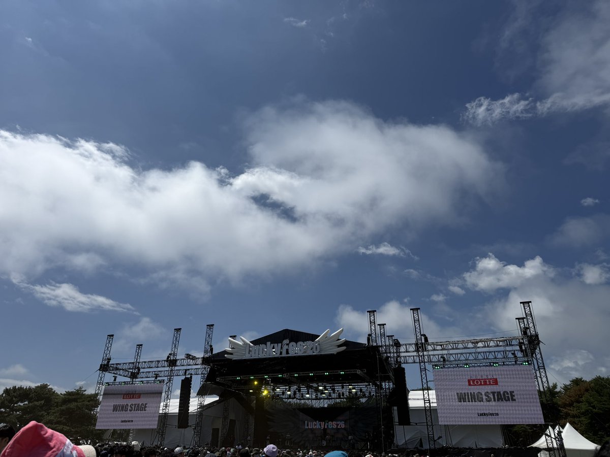 hmduk's tweet photo. W⭐️ING STAGE https://t.co/knlqWaFz1b