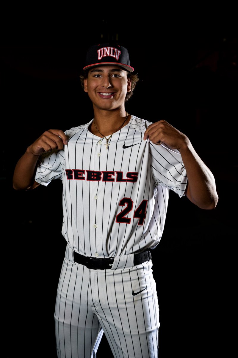 Jay_jim99's tweet photo. Commited! Go rebels!❤️🖤 https://t.co/Km7JxJ79aP