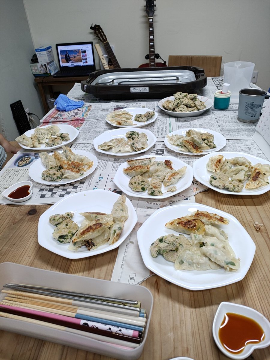 EPSChiroba's tweet photo. 今日のお昼は餃子と水餃子です。皮以外は手作りの本格派で美味しいです！ https://t.co/55zzid8eu5
