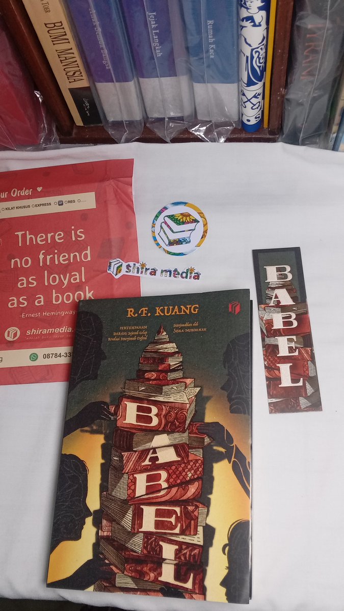 cuplis32547167's tweet photo. Rekomendasi novel bagus dari Shira media, penulisnya paling best banget nyiptaiin karya-karyanya, siapa lagi kalau bukan R.F. Kuang dengan novelnya berjudul BABEL. Kalian bisa beli novel BABEL di Shira media langsung, soalnya banyak promo dan juga bundlingnya. Bisa cek disini https://t.co/43lOTadscM