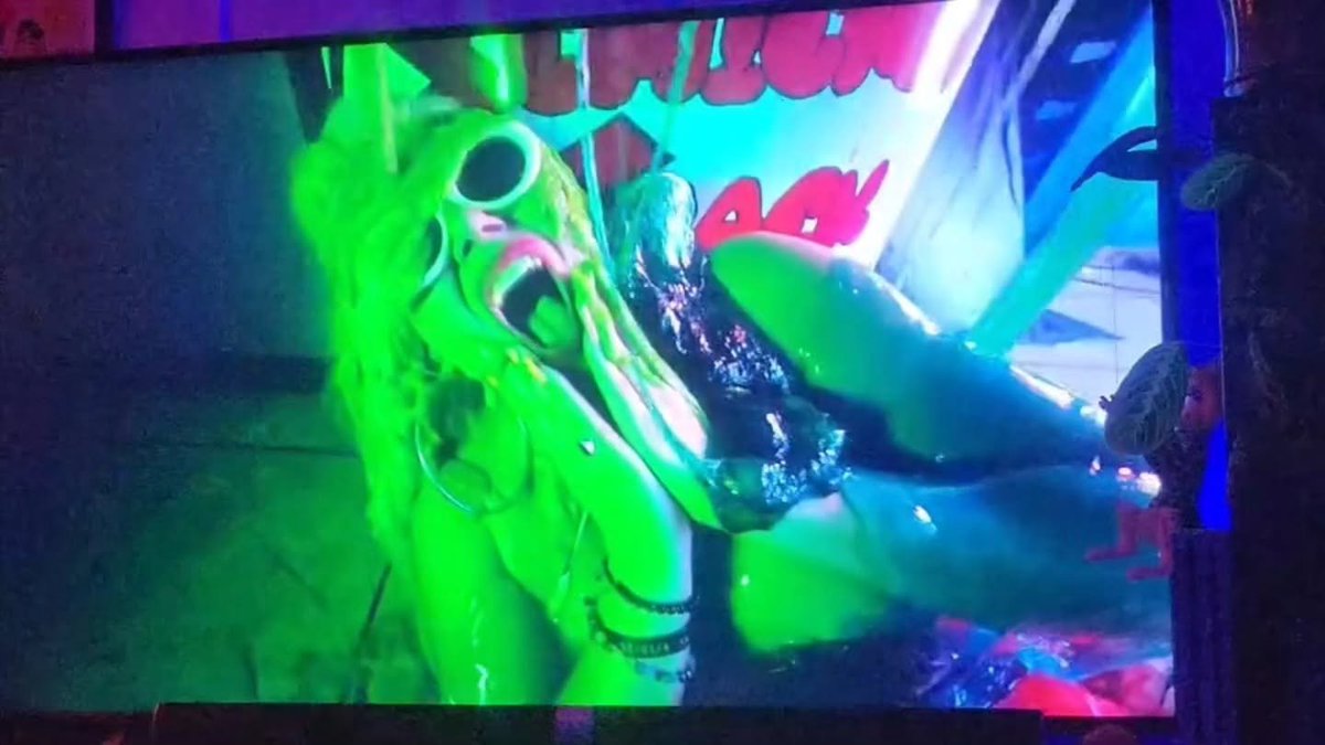 VadaCallisto's tweet photo. #poultrygeist2 had premiere yesterday. Thanx to the homie @scarr_kevorkian for sending me a nasty ass clip of my death scene. Y'all have no idea this film is fucking wild. ⚠️🐔 ps I love @knottypeach s musical number... among other things. Congratulations @mercedesthemuse &amp; crew! https://t.co/CIYDF6iHt1