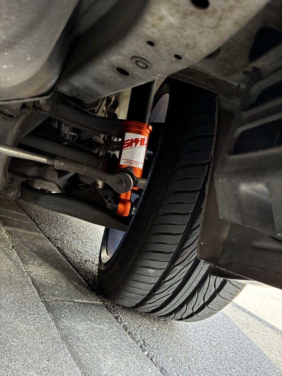 S14tttt's tweet photo. スキッドレーシングの車高調取付とアライメント調整してきました😁リアは問題なく付きましたが、フロントはナックル取付のボルトの穴径が小さくて、S14で使ってるM14→M12に変更になりました。 https://t.co/5PUIvYwpuw