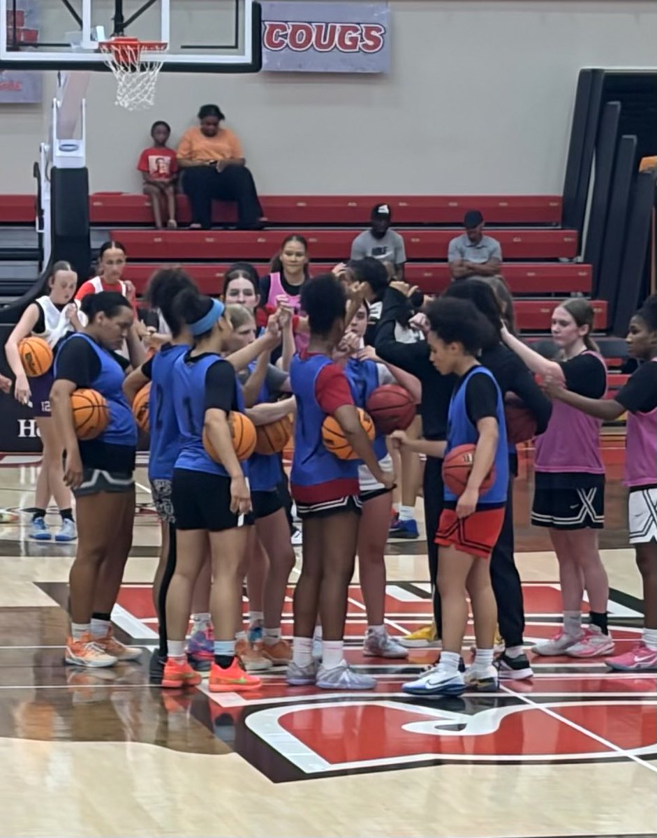 NilahHoopz2030's tweet photo. Appreciate the invite to the @SIUEWBB Camp. Thanks @CoachSQuigley and team for a great experience today! Im grateful for the opportunity to learn and grow and enjoyed the elite competition https://t.co/45w9AVPmut