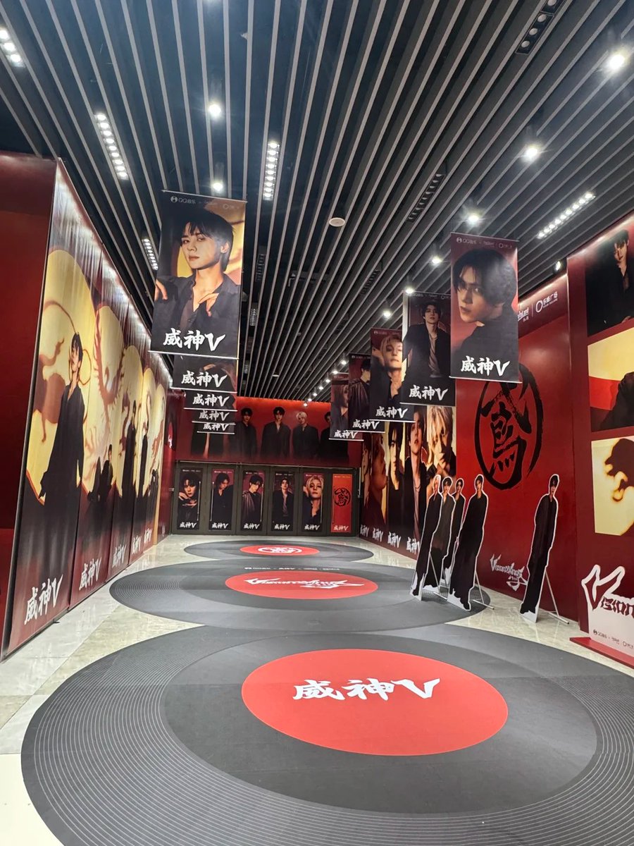 WayV_Airlines's tweet photo. A look at the WayV x QQ Music Vision Wings themed building at Guangzhou Kaide LeFeng Plaza! So pretty 🥹 ❤️

cr. 欣与相随
#WayV #威神V #WayV_VisionWings https://t.co/KA0PLJwc4F