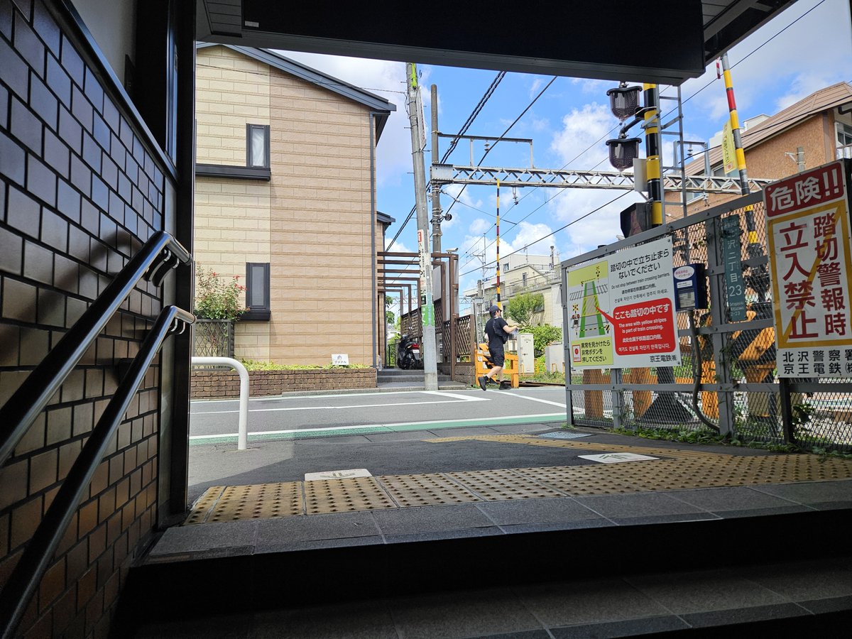 HAL_kum's tweet photo. 下北
そういえば駅前うるさかったけどなんかの記���日だったんかな？(すっとぼけ) https://t.co/9c0JpTtbP2