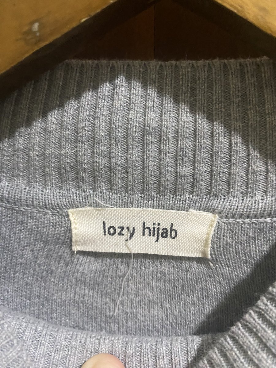 VantaNebula's tweet photo. @pcloeyenthus Kemeja pink masih new ld 120an 45k aja kak
Knit by lozy hijab warna asli kaya foto ketiga ya grey kalem cakep, ld bisa melar up to 120an juga, 80k nego tipis kak @pcloeyenthus https://t.co/sYXhAAXvGc