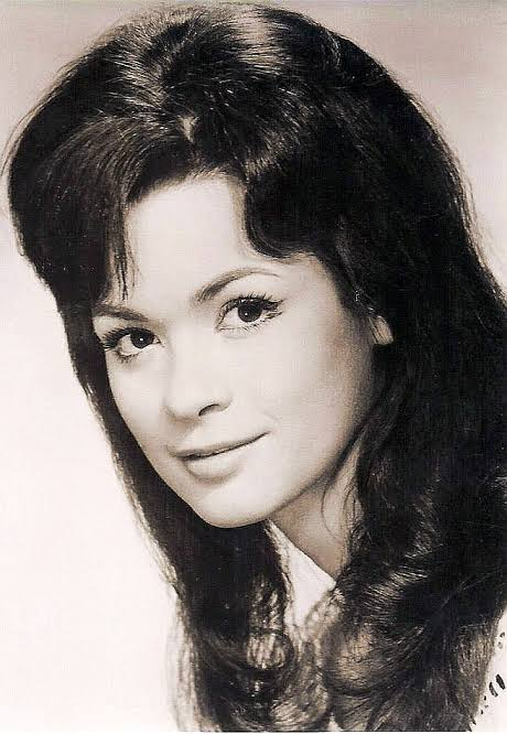 merlinpapin3's tweet photo. Aujourd'hui l'actrice #MarieVersini aurait eu 87 ans (décédée en 2021) on a pu la voir dans
Paris Blues
Paris Brûle-t-il ?
Winnetou la Révolte des Apaches
Le Prince Noir
Tonnerre sur la Frontière
Au Pays des Skipétars
❤️si vous aimez
@FredOL69007 https://t.co/PuxXU05QKo