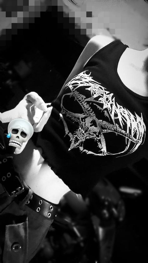 jamecstro's tweet photo. Rocking a bold gothic-metal vibe skulls, studs, and pure attitude
tiwJ https://t.co/YzZckwbWF3