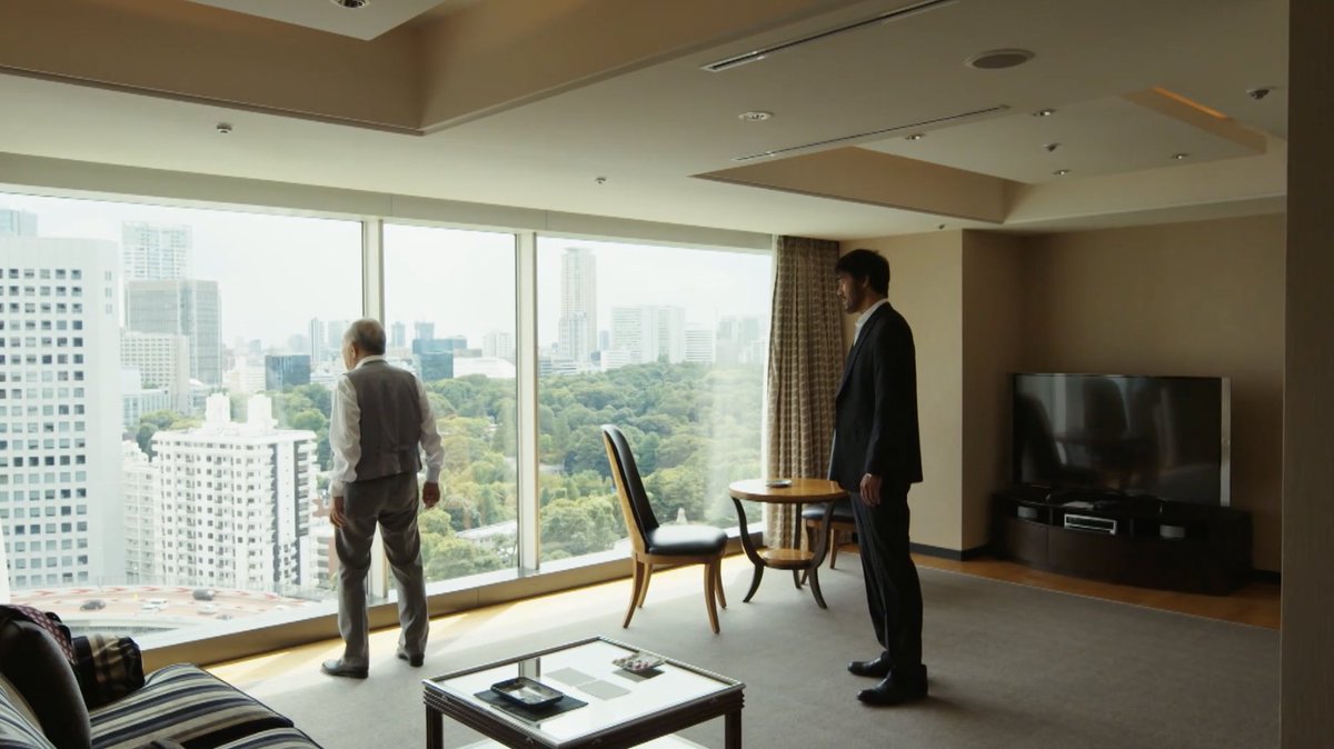 6969b_Labo's tweet photo. #VIVANT 考察　

「野崎が別班までも騙す必要があっだ理由」

野崎がスネイプ先生のような二重スパイなのは前提として、

なぜ別班までも騙す必要があったのかー
そこを考察してみる。

単に第三勢力が別班を狙ってるだけなら、
野崎➡︎別班に注意喚起すれば済む話。

別班を裏切る形になったのは、
そうしないといけない理由があったから…

考えられるのは、
・別班や公安に裏切り者(ｽﾊﾟｲ)がいるから

もうひとつは、
別班より上の"政府上層部の一部の人間"が秘密裏に別班を消そうとしてるから

なので、日本政府が管轄の別班を騙す形になった。(話すと情報が漏れるから)

その"政府上層部の一部の人間"というのが

シーズン1最終回で登場した
上原 内閣官房副長官(元公安)かもしれない

上原は別班乃木と接触し、命は助けられたものの、その凶暴性(標的を抹殺する)を目の当たりにし危険視していた。
※シーズン1最終回で野崎に話すシーンあり

そこで上原は表向きには別班を排除できないので、裏で謎の第三勢力に別班拉致を依頼し、排除までもっていく計画を練る。

その情報をキャッチした野崎が、「その作戦私がやります」立候補し、別班拉致とみせかけて実は保護してる "別班を守る"為に
表上では"裏切り者を演じてる"のかもしれない。

その野崎の行動に 乃木は気付いていて
騙される風に演じてた が後々描かれたり？

とにかく…野崎は裏切ってない…野崎大好きの感情が大きく働いた感情考察です。

#VIVANTep13