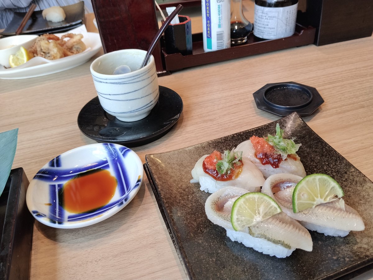 lbkbsb's tweet photo. おすすめの回転寿司屋さんに連れてきてもらった! https://t.co/ge3Cl2HLGp