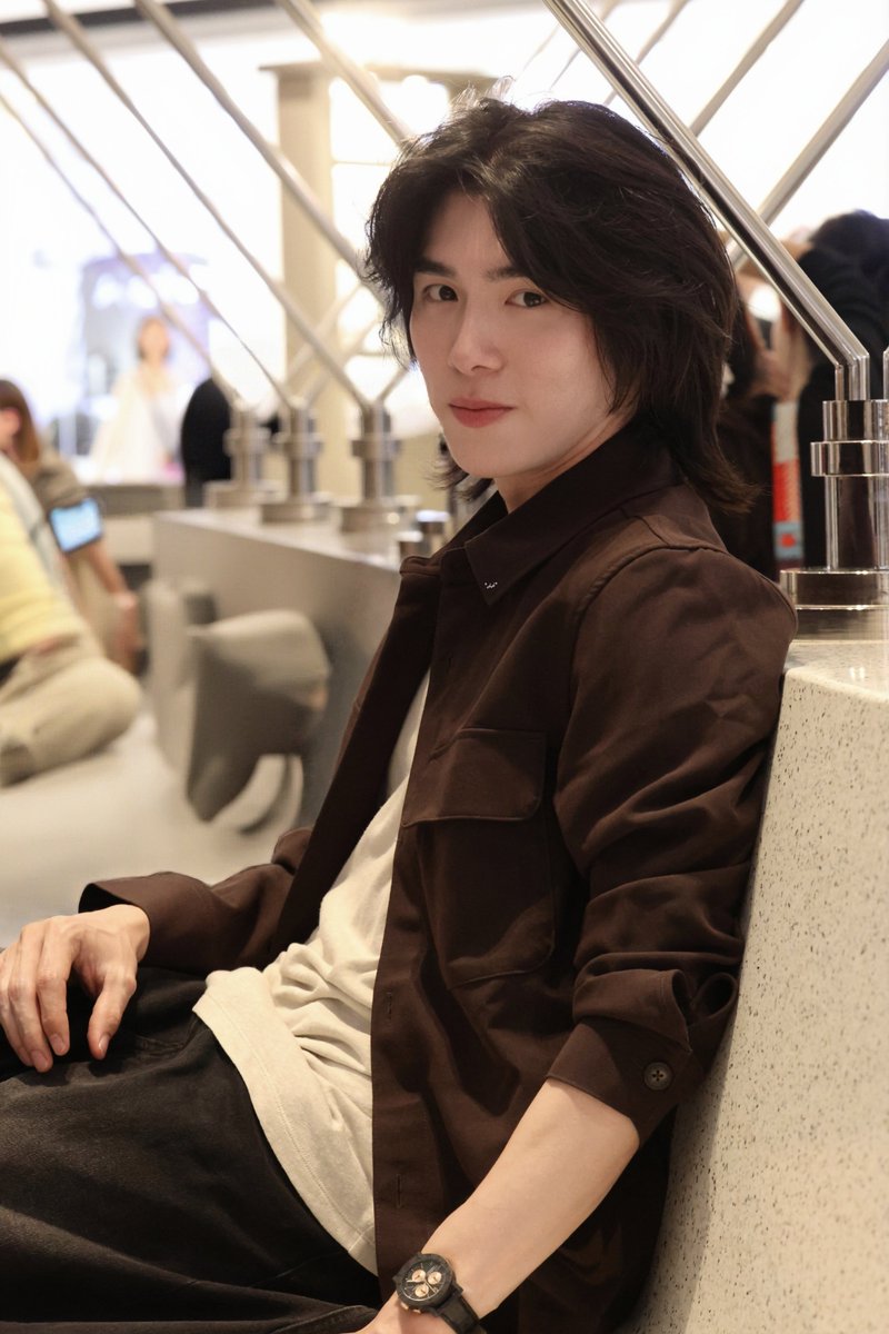 vivi_ffkh's tweet photo. Got a coffee of my own and sat down near him. Safe to say it was the most exciting coffee I have ever had 🫨🫨🫨

🐋🫶🏻💥🐈‍⬛💫
@bxxm_rvw
#BXXMRVW #RVW #BoomRaveewit https://t.co/Tpwn6GtVCD