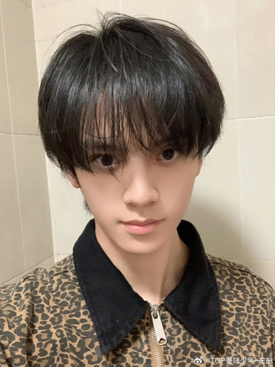TF3rd_Peru's tweet photo. |[08/09/26]|•Actualización de #ZuoHang en su cuenta de Weibo

Revisando el estado del sistema diariamente, estado de hoy: Todavía no estoy del todo despierto
#加点zuo料

🖇️https://t.co/R79w799pZO

#左航 #TFFamily #TF家族 #TransfOrmProject #TOP登陆少年 #登陆少年组合 https://t.co/rgpgQVdM36