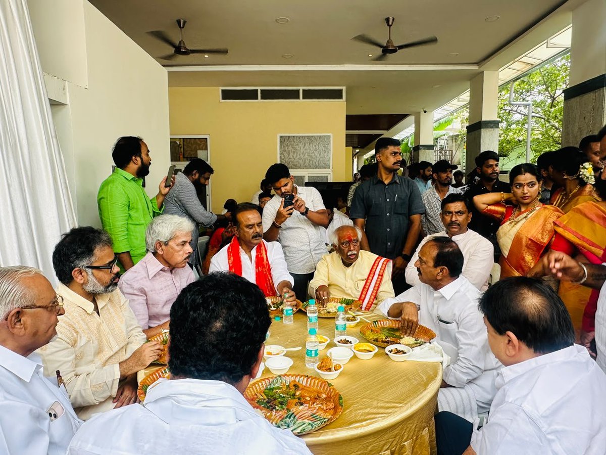 PMuralidharRao's tweet photo. Had the privilege of visiting the residence of Ex Governor of Haryana state Shri Bandaru Dattatreya Ji in Hyderabad on the auspicious occasion of the Bonalu festival celebrations.

It was a pleasure to join in the festive spirit and celebrate the rich cultural traditions and heritage of Telangana. Wishing everyone a joyous, peaceful and blessed Bonalu.

@Dattatreya