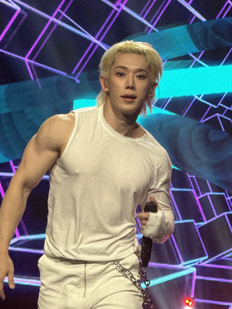 IWantMoreLife's tweet photo. I love him. Like a lot. And that’s ok. 

@official__wonho #Wonho #Wenee https://t.co/VRG75Wjr4e