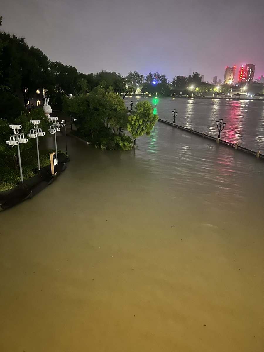 ZhXcy_'s tweet photo. 风大雨大 https://t.co/kQZl0dbMom