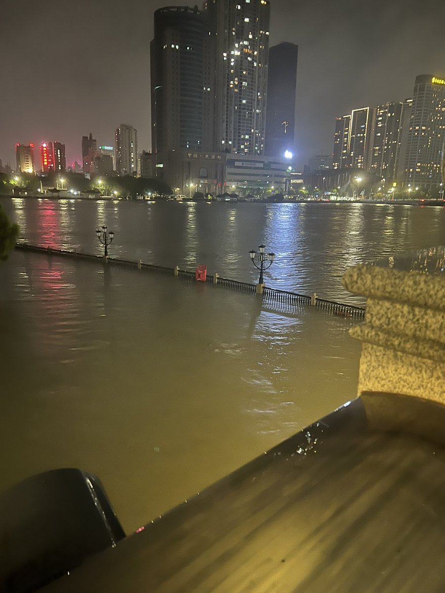 ZhXcy_'s tweet photo. 风大雨大 https://t.co/kQZl0dbMom